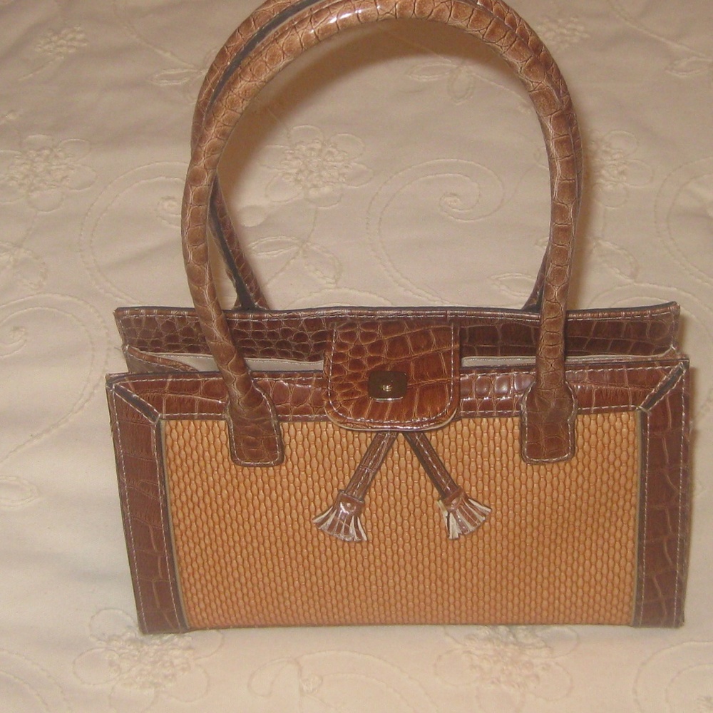 🙆‍♀️Liz Claiborne Croc Print Purse